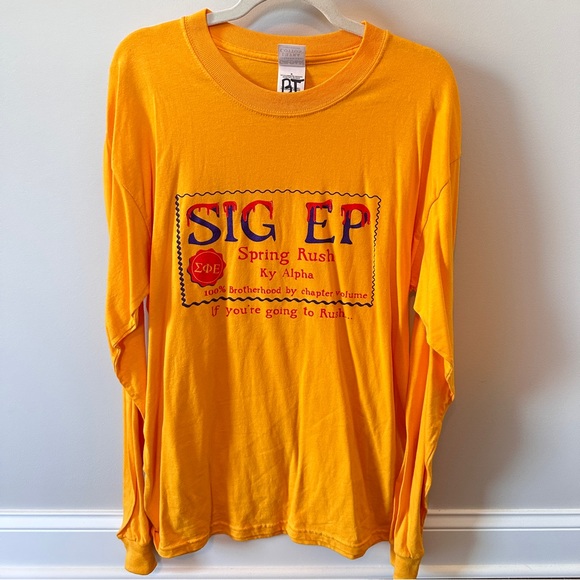 Gildan Other - Kentucky Aloha yellow long sleeve shirt